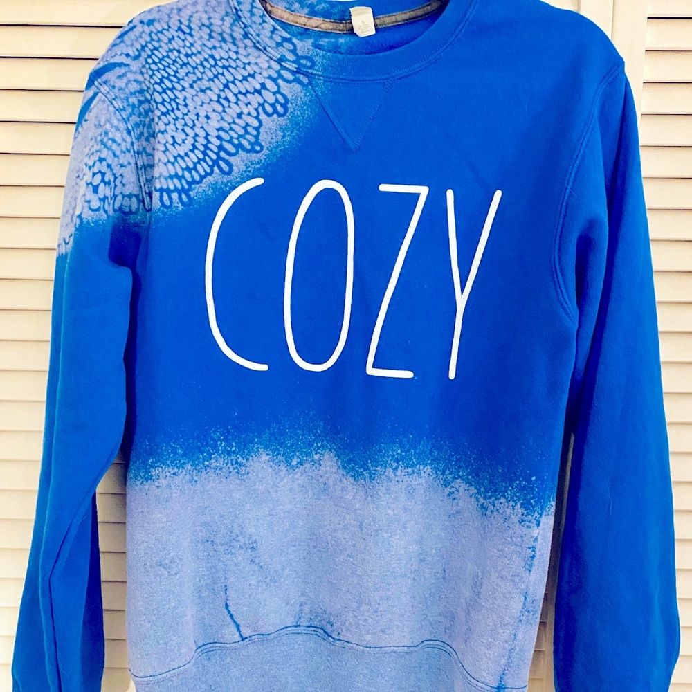 COZY distressed Crewneck